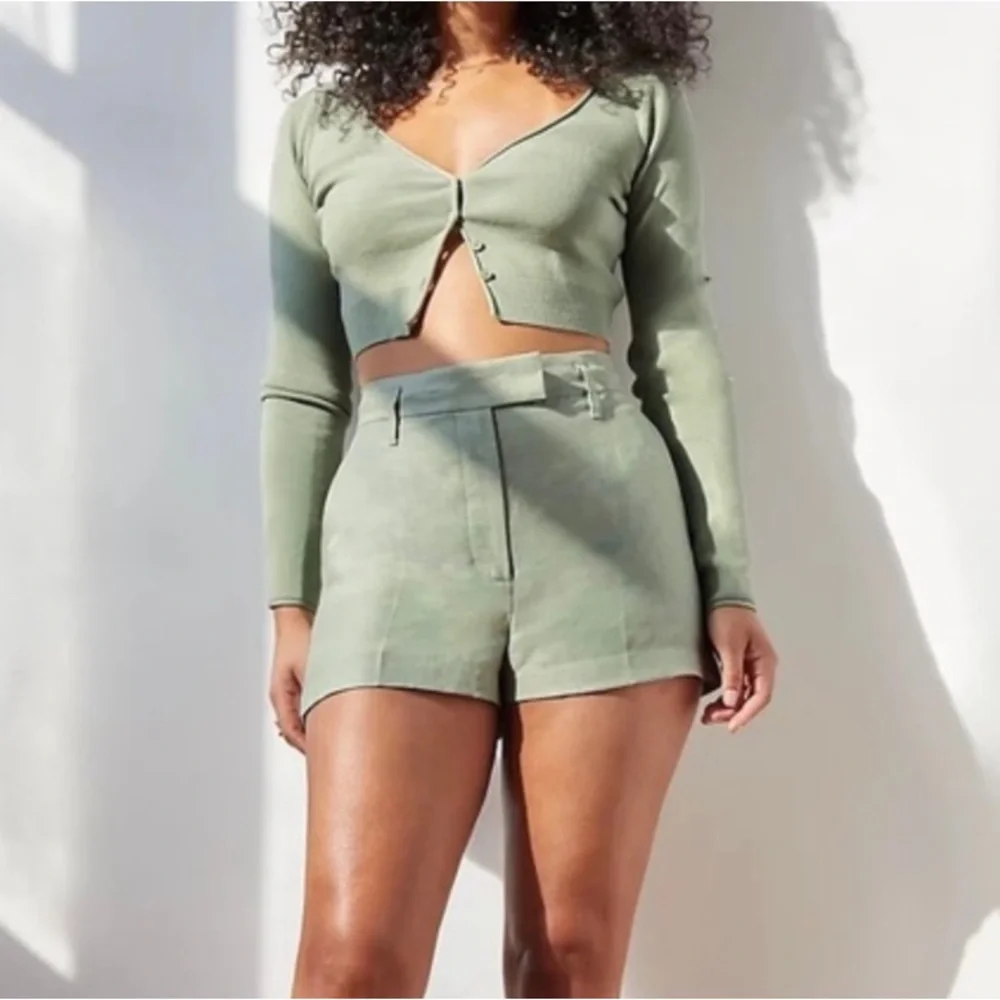 NEW Aritzia Wilfred Layover Linen Blend 3” Shorts in Natural Ecru NWT 10 12